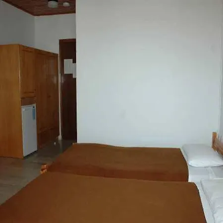 Lefkimi Hotell 2*