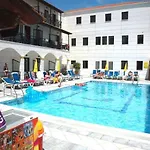 Hotel Lefkimi 2*