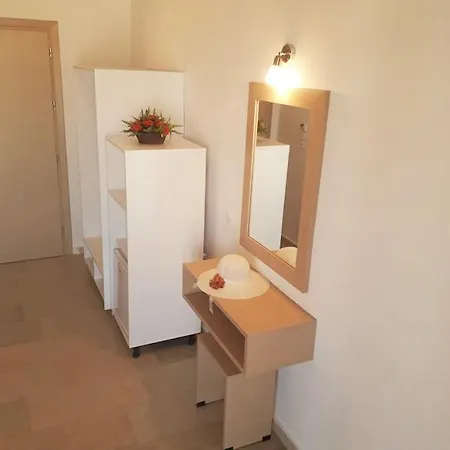Hotel Lefkimi 2*